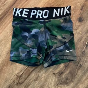 Camo Nike Pro - Size: Small